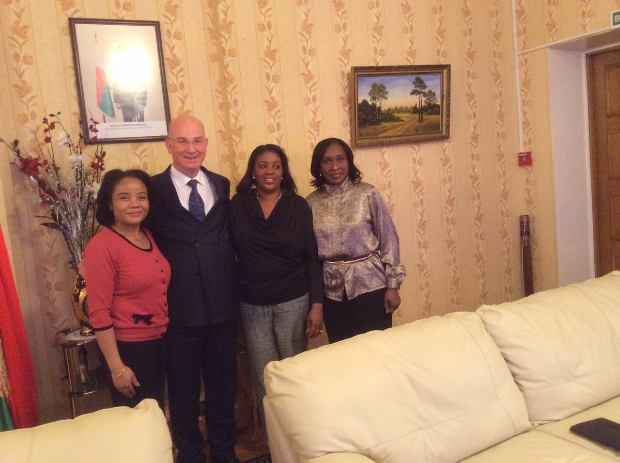 Group Photo of the the Commissioner for Peace and Security of the African Union (AU), Smail Chergui and the spouses of African Ambassadors to the Russian Federation