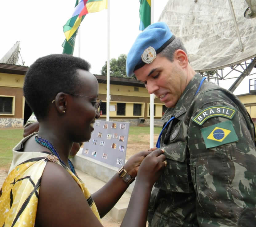 #MISCA's Lt. Lausane Nsengimana welcomes guests to #Rwanda20yrs memorial service in #Bangui