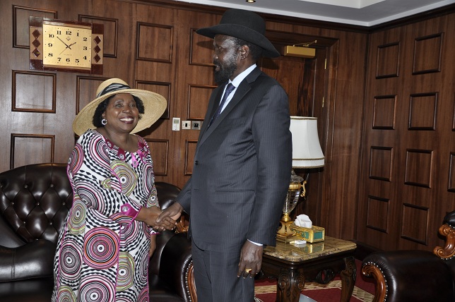 AUC Chairperson, Dr. Nkozasana Dlamini Zuma (L) shakes hands with H.E. Salvar Kiir Mayardit, President of the Republic of South Sudan (R) at the office of the President